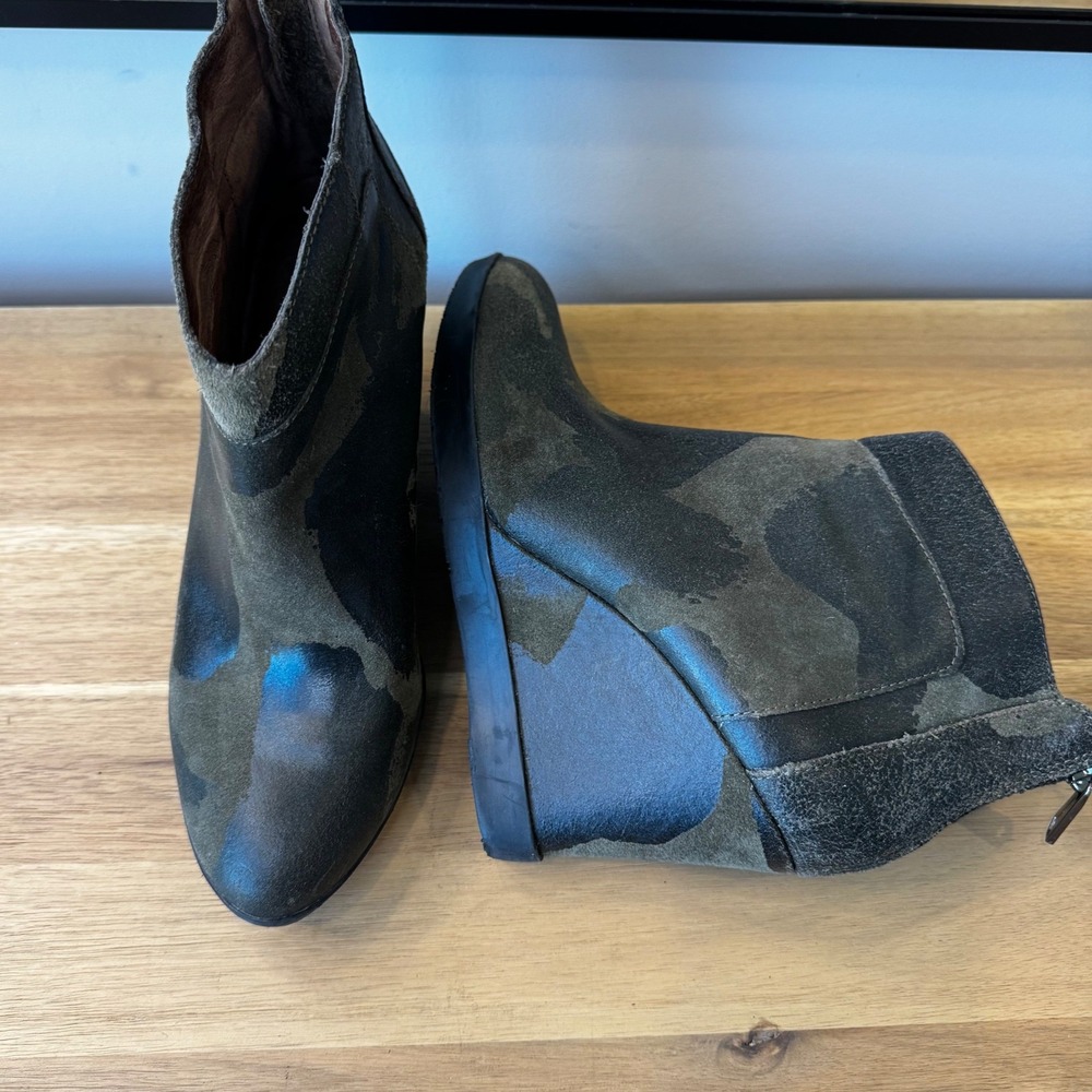 Donald J Pliner Chez Women 8 M Olive Green Camo Leather Wedge Heel Ankle Boots